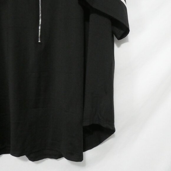SHEIN - Curve | 2XL | Black Short Sleeve Top With White Stripes and Zipper - Picture 8 of 13